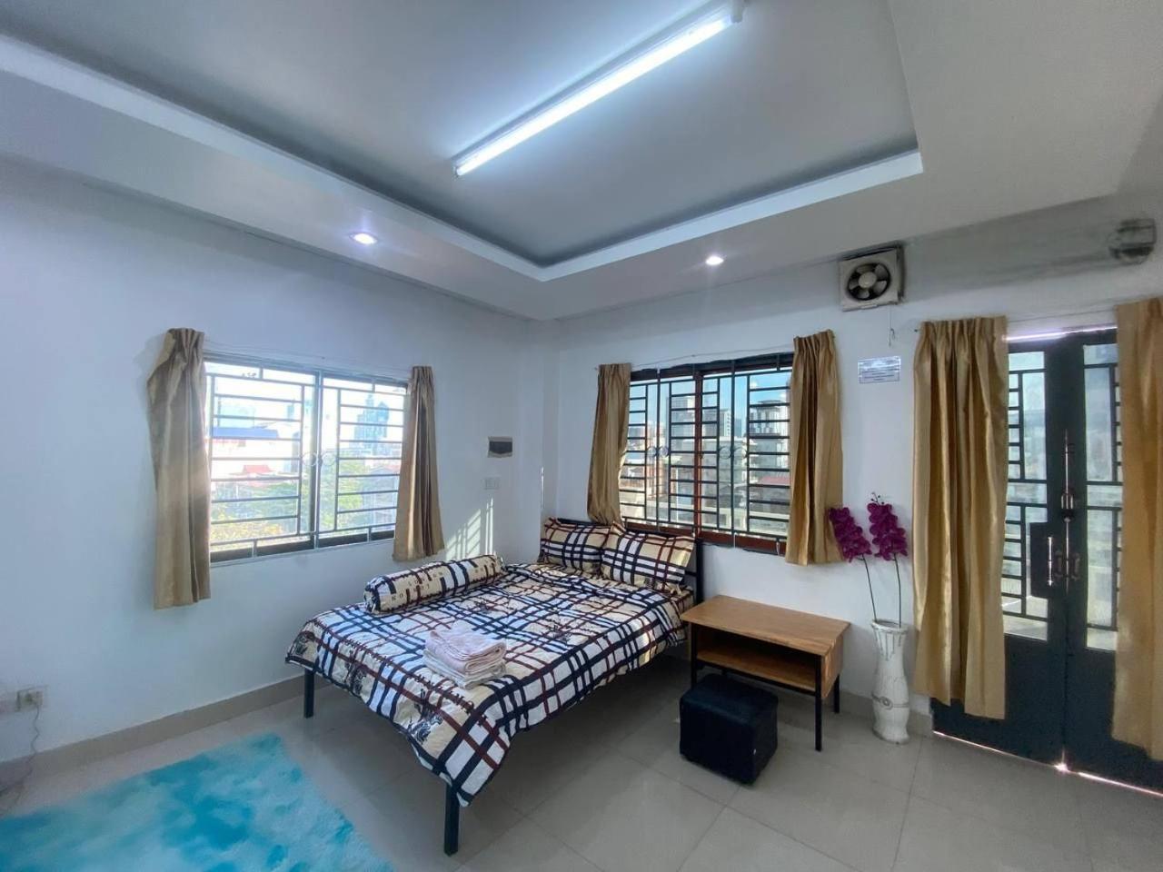 Ferienwohnung The Moonvine On 360 Phnom Penh Exterior foto