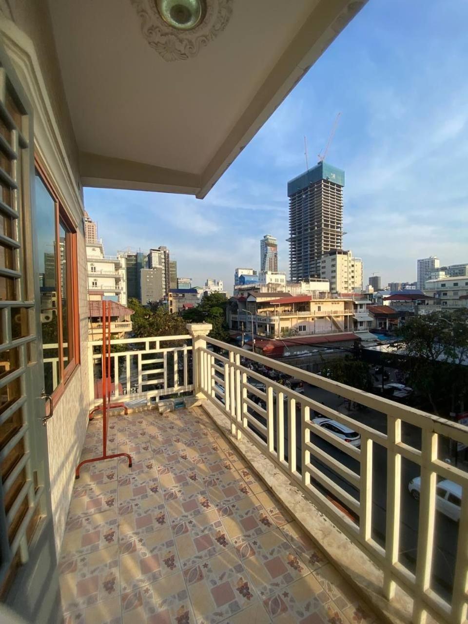 Ferienwohnung The Moonvine On 360 Phnom Penh Exterior foto
