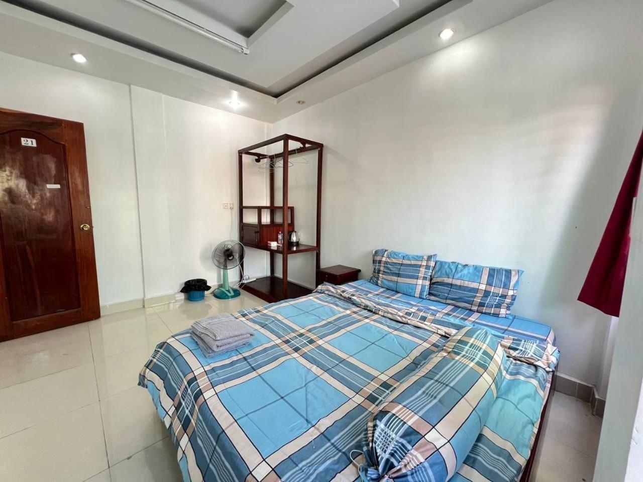 Ferienwohnung The Moonvine On 360 Phnom Penh Exterior foto