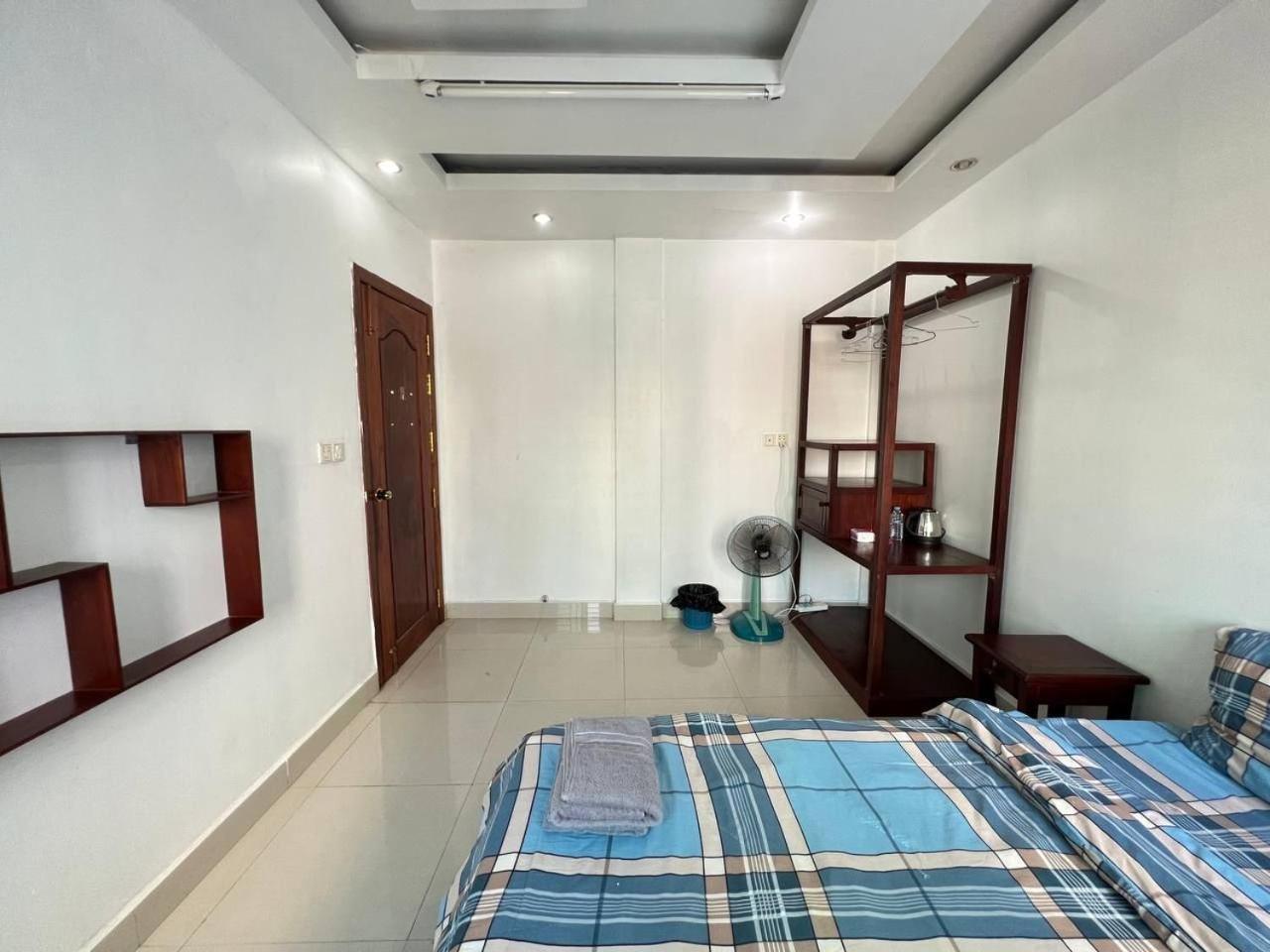 Ferienwohnung The Moonvine On 360 Phnom Penh Exterior foto