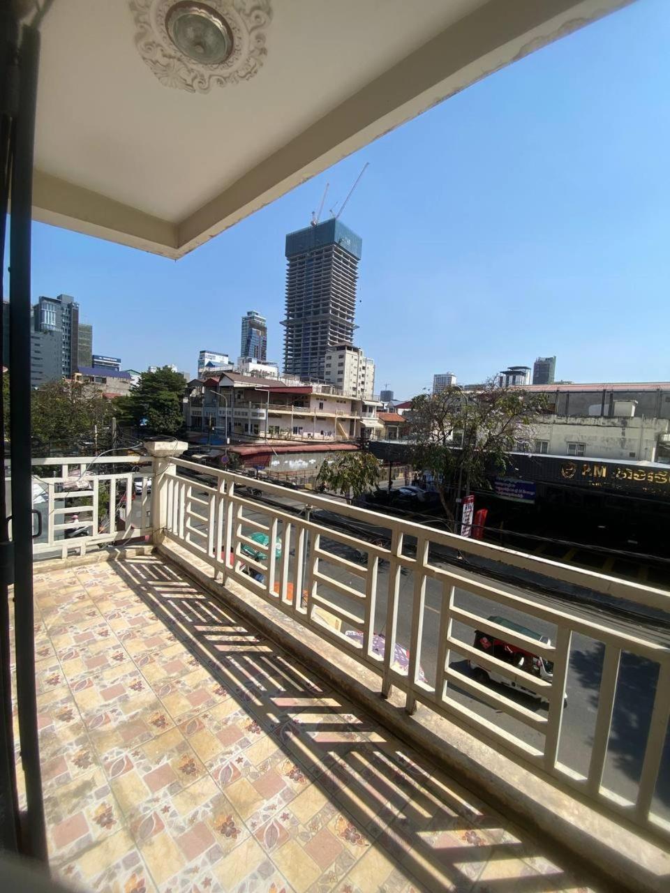 Ferienwohnung The Moonvine On 360 Phnom Penh Exterior foto